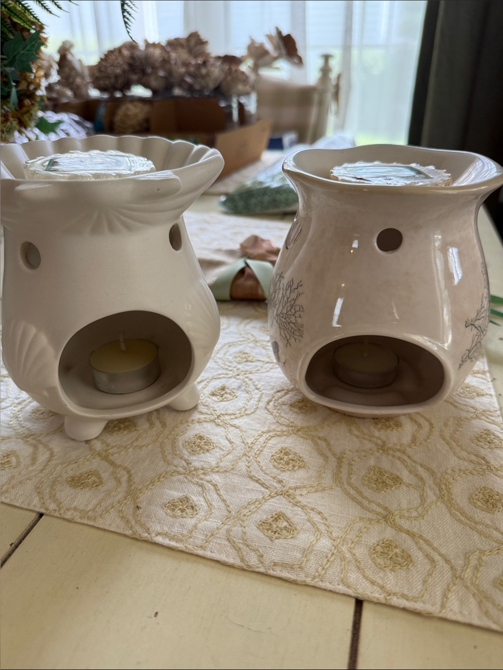 Yankee Candle Cream and White Ceramic Wax Warmers - Set of 2